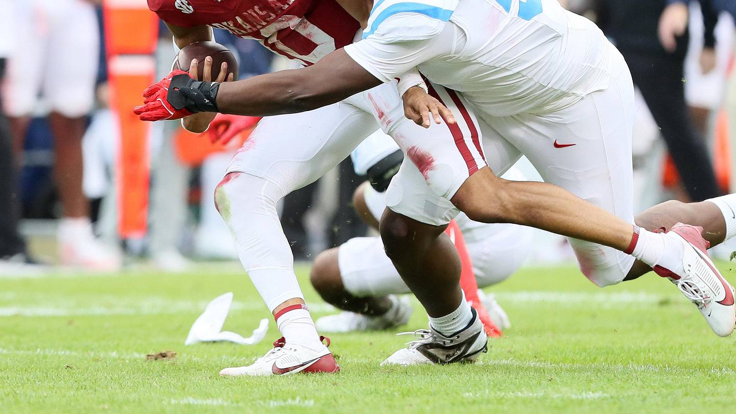 Dallas Cowboys 2026 Mock Draft Lands Team ‘Giant & Disruptive DT,’ Elite Cover Corner