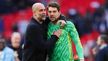 Pep Guardiola mit Stefan Ortega