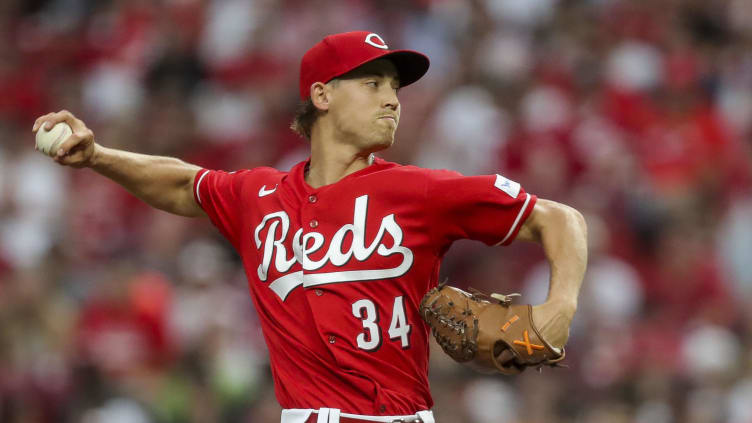 Cincinnati Reds starting pitcher Luke Weaver