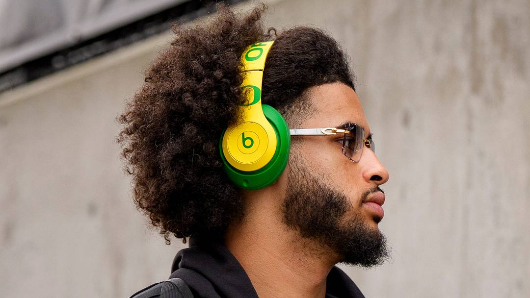 Oregon quarterback Dante Moore arrives at the field as the Oregon Ducks take on the Washington Huskies on Nov. 29, 2025, at Husky Stadium in Seattle, Washington. Oregon quarterback Dante Moore arrives at the field as the Oregon Ducks take on the Washington Huskies on Nov. 29, 2025, at Husky Stadium in Seattle, Washington.