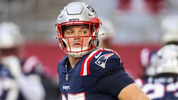 Dec 15, 2024; Glendale, Arizona, USA; New England Patriots tight end Jack Westover (87) against the Arizona Cardinals at State Farm Stadium. Mandatory Credit: Mark J. Rebilas-Imagn Images