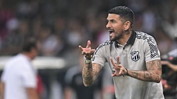 O técnico argentino venceu apenas uma partida no comando da equipe