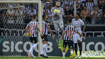 Atlético-MG e Corinthians disputam a vice-liderança do Campeonato Brasileiro.