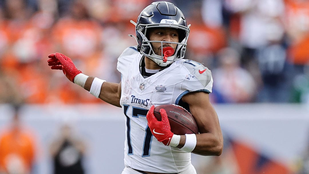 Former Florida Gators wide receiver Chimere Dike made an impact play in his first NFL game.