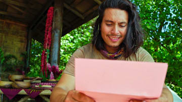 “Operation: Italy” – Castaways get the biggest reward of the season with surprise letters from home. Then, balance and dexterity are tested at a crucial immunity challenge to guarantee a spot in the final six, on SURVIVOR, Wednesday, December 4 (8:00-9:30 PM, ET/PT) on the CBS Television Network, and available to stream on Paramount+*. Jeff Probst serves as host and executive producer. Pictured: Andy Rueda. Photo: CBS ©2024 CBS Broadcasting, Inc. All Rights Reserved. Highest quality screengrab