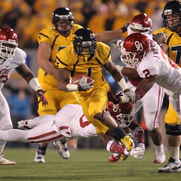 November 17, 2012; Morgantown, WV, USA; West Virginia Mountaineers wide receiver Tavon Austin (1) carries the ball on a 31 ya