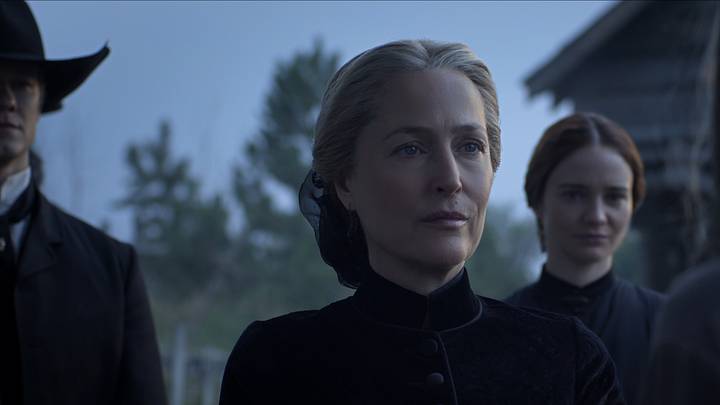 The Abandons. (L to R) Lucas Till as Garret Van Ness, Gillian Anderson as Constance Van Ness and Aisling Franciosi as Trisha Van Ness in Episode 105 of The Abandons