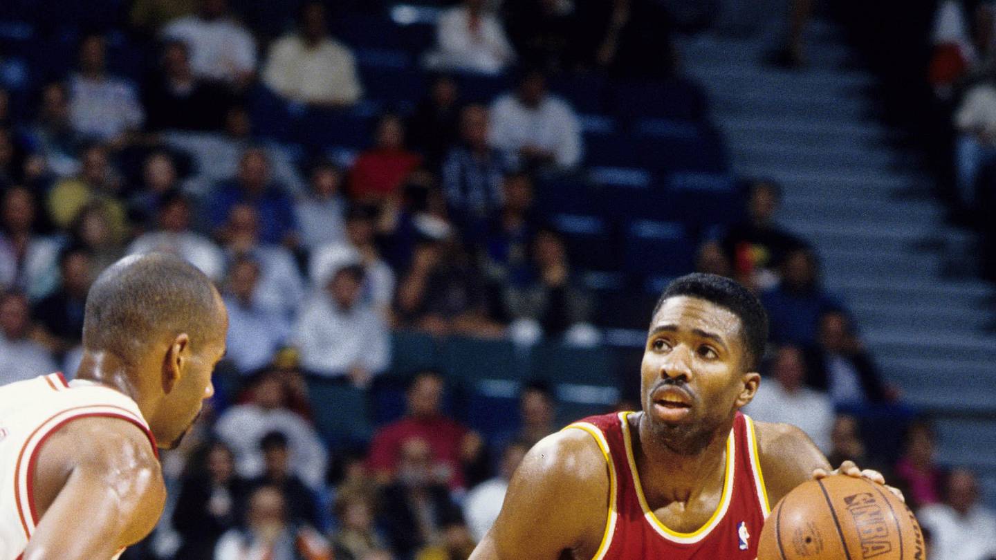 Watch NBA Champion Kenny Smith's Hilarious Attempt At Freestyle Rap - Vimarsana News