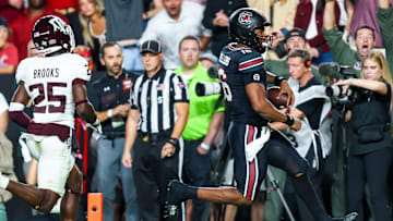 Nov 2, 2024; Columbia, South Carolina, USA; South Carolina Gamecocks quarterback LaNorris Sellers (16) rushes for a touchdown against the Texas A&M Aggies in the first quarter at Williams-Brice Stadium. Mandatory Credit: Jeff Blake-Imagn Images