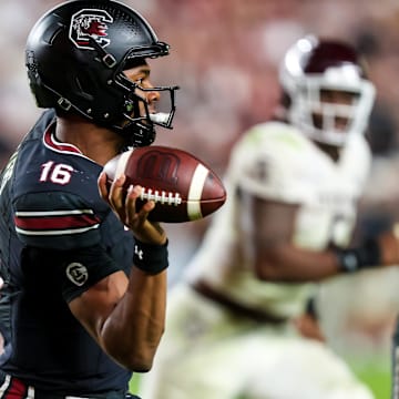 Nov 2, 2024; Columbia, South Carolina, USA; South Carolina Gamecocks quarterback LaNorris Sellers (16) passes against the Texas A&M Aggies in the second half at Williams-Brice Stadium. Mandatory Credit: Jeff Blake-Imagn Images