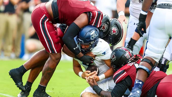 South Carolina football EDGE Dylan Stewart meeting at the QB with DT Monkell Goodwine and fellow EDGE Kyle Kennard