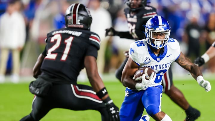 South Carolina football safety Nick Emmanwori breaking down to make a tackle last year against the Kentucky Wildcats