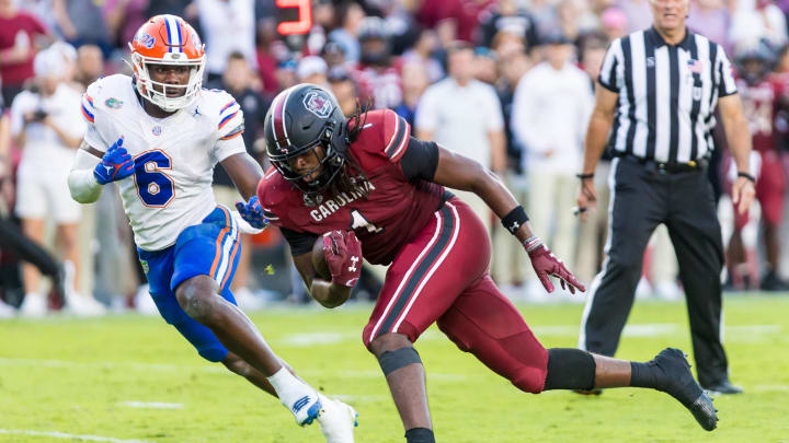 Oct 14, 2023; Columbia, South Carolina, USA; South Carolina Gamecocks tight end Trey Knox (1) runs after a reception against the Florida Gators in the second half at Williams-Brice Stadium. Mandatory Credit: Jeff Blake-USA TODAY Sports