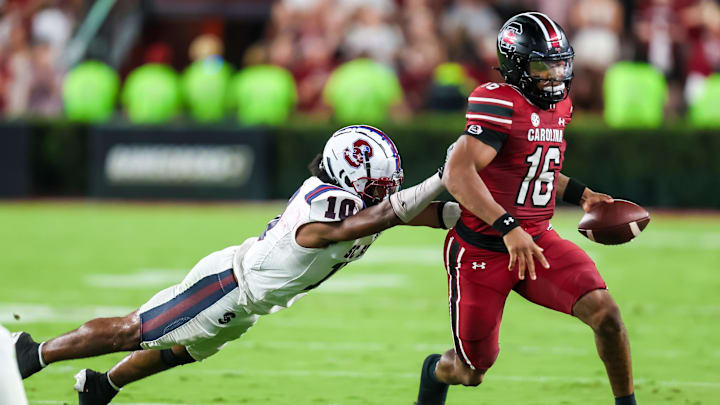 South Carolina Gamecocks quarterback LaNorris Sellers (16) 
