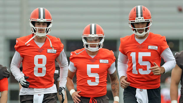 Cleveland Browns quarterbacks Kenny Pickett, left, Dillon Gabriel, center, and Joe Flacco warm up during an practice at the B