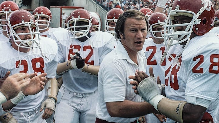 Oklahoma head coach Barry Switzer Oklahoma head coach Barry Switzer