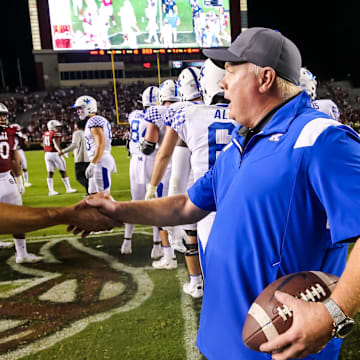 Sep 25, 2021; Columbia, South Carolina, USA: South Carolina Gamecocks head coach Shane Beamer shakes hands with Kentucky Wildcats head coach Mark Stoops following a Kentucky victory at Williams-Brice Stadium. Mandatory Credit: Jeff Blake-Imagn Images