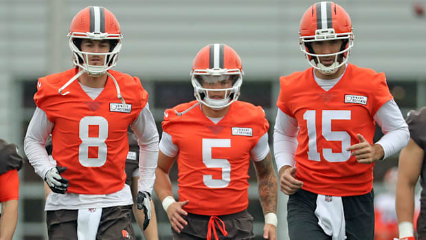 Cleveland Browns quarterbacks Kenny Pickett, left, Dillon Gabriel, center, and Joe Flacco warm up during an practice at the B