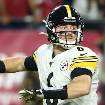 Pittsburgh Steelers quarterback Devlin Hodges (6) throws a pass against the Arizona Cardinals in the second half during a game on Dec. 8, 2019 in Glendale, Arizona.

Pittsburgh Steelers Vs Arizona Cardinals 2019