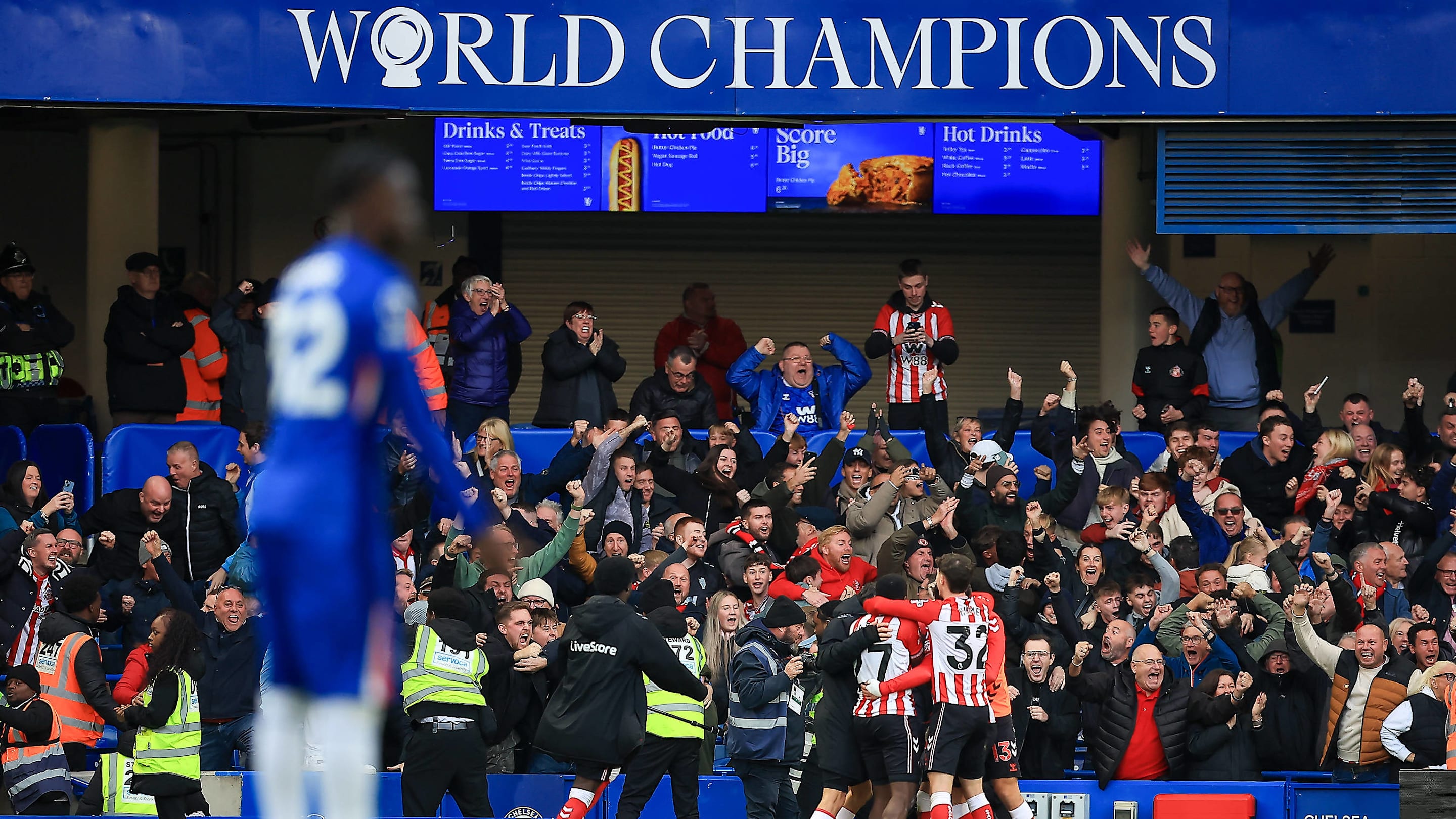 Sunderland Defeats Chelsea 1-0, Delaying Blues' Rise in Premier League