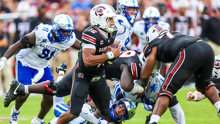 Oct 3, 2026; Columbia, South Carolina, USA;  South Carolina Gamecocks quarterback LaNorris Sellers (16) scrambles against the Kentucky Wildcats in the second half at Williams-Brice Stadium.  Mandatory Credit: Jeff Blake-Imagn Images