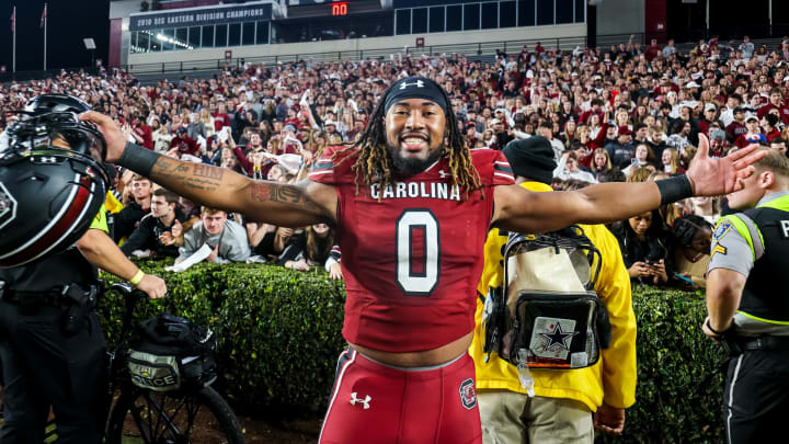 Linebacker Debo Williams posing with South Carolina football fans