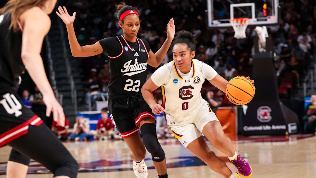 Paopao (0) helped focus her teammates at halftime, when the Gamecocks were down a point against the Hoosiers. 