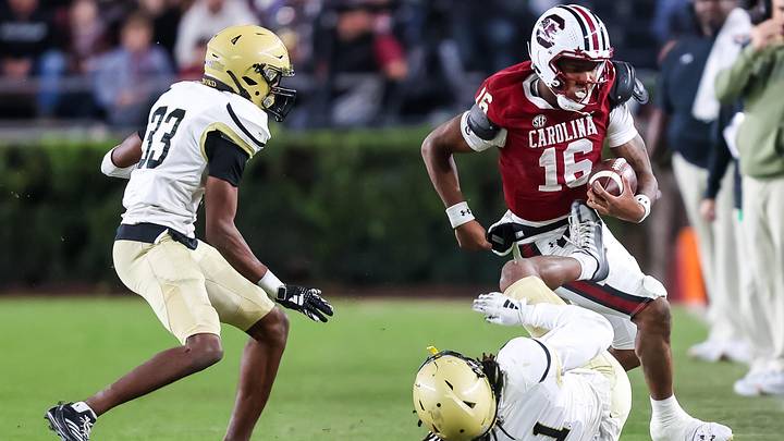 Nov 23, 2024; Columbia, South Carolina, USA; South Carolina Gamecocks quarterback LaNorris Sellers (16) runs the ball against the Wofford Terriers in the second half at Williams-Brice Stadium. Mandatory Credit: Jeff Blake-Imagn Images