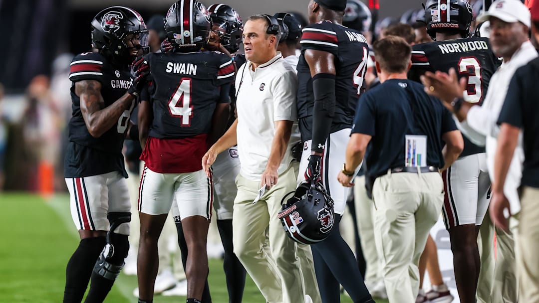 Sep 27, 2025; Columbia, South Carolina, USA; South Carolina Gamecocks head coach Shane Beamer directs his team against the Kentucky Wildcats in the second half at Williams-Brice Stadium. Mandatory Credit: Jeff Blake-Imagn Images Sep 27, 2025; Columbia, South Carolina, USA; South Carolina Gamecocks head coach Shane Beamer directs his team against the Kentucky Wildcats in the second half at Williams-Brice Stadium. Mandatory Credit: Jeff Blake-Imagn Images