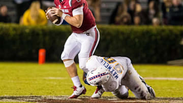 Nov 17, 2018; Columbia, SC, USA; South Carolina Gamecocks quarterback Jake Bentley (19) looks to