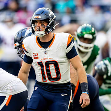 Denver Broncos v New York Jets International Series 12 10 2025. International Series Denver Broncos Quarterback Bo Nix (10) shouts during the International Series match between Denver Broncos and New York Jets at Tottenham Hotspur Stadium, London, United Kingdom on 12 October 2025. London Tottenham Hotspur Stadium London United Kingdom.