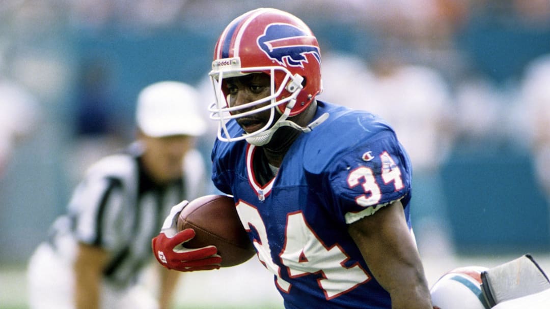 Buffalo Bills running back Thurman Thomas (34) in action against the Miami Dolphins at Dolphins Stadium.