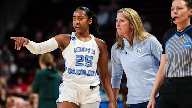 North Carolina Tar Heels head coach Courtney Banghart speaks with guard Deja Kelly (25) 