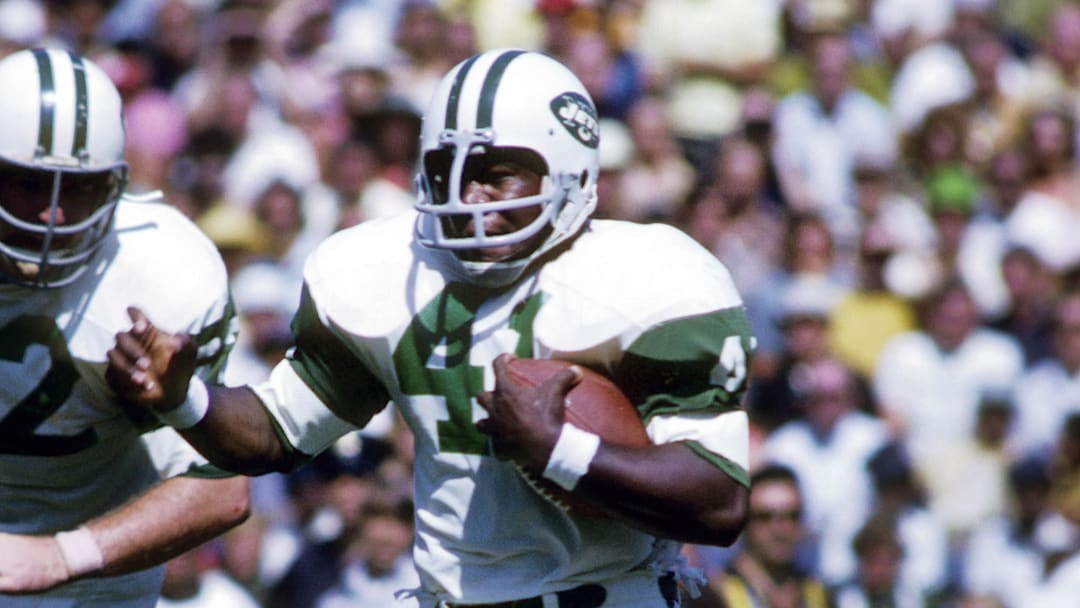 Aug 22, 1971; West Haven, CT, USA: FILE PHOTO; New York Jets running back Matt Snell (41) is tackled by New York Giants defensive end Fred Dryer (89) at the Yale Bowl. Mandatory Credit: Dick Raphael-Imagn Images Aug 22, 1971; West Haven, CT, USA: FILE PHOTO; New York Jets running back Matt Snell (41) is tackled by New York Giants defensive end Fred Dryer (89) at the Yale Bowl. Mandatory Credit: Dick Raphael-Imagn Images