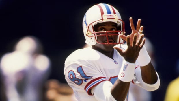 Houston Oilers receiver Ernest Givins (81) catches a pass against the San Diego Chargers at Jack Murphy Stadium.