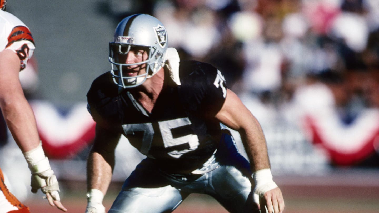 You are currently viewing Los Vegas Raiders legend Howie Long tells Maxx Crosby how to make it to the HOF