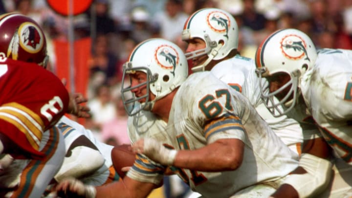 Guard Bob Kuechenberg (67) against Washington in Super Bowl VII at the L.A. Memorial Coliseum.