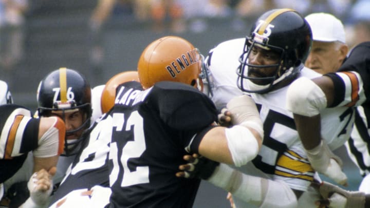 Sep 24, 1978; Pittsburgh, PA, USA; FILE PHOTO; Pittsburgh Steelers defensive end Joe Greene (75) Cincinnati Bengals guard Dave Lapham (62) in action at Three Rivers Stadium. Mandatory Credit: Manny Rubio-Imagn Images Sep 24, 1978; Pittsburgh, PA, USA; FILE PHOTO; Pittsburgh Steelers defensive end Joe Greene (75) Cincinnati Bengals guard Dave Lapham (62) in action at Three Rivers Stadium. Mandatory Credit: Manny Rubio-Imagn Images