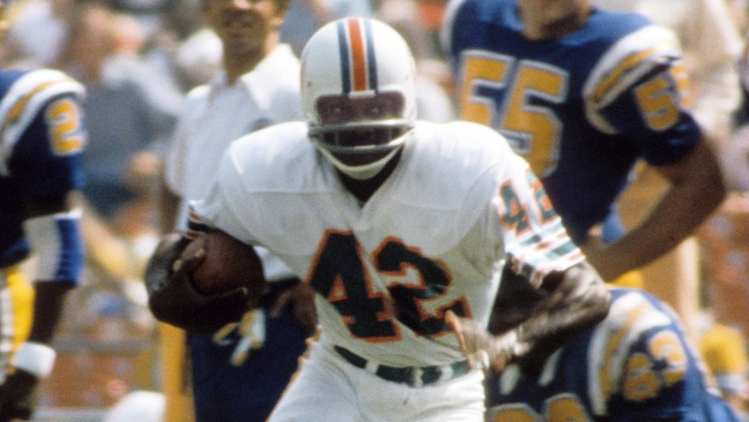 Miami Dolphins receiver Paul Warfield (42) in a game against the San Diego Chargers at Jack Murphy Stadium in 1974.