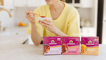 New set of pre-topped frozen açaí and smoothie bowls, designed for convenience