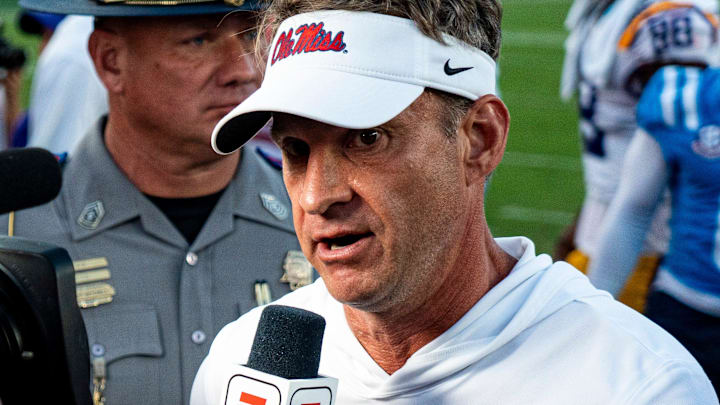It's looking like Lane Kiffin is choosing either the Florida Gators or the LSU Tigers and is leaving the Ole Miss Rebels