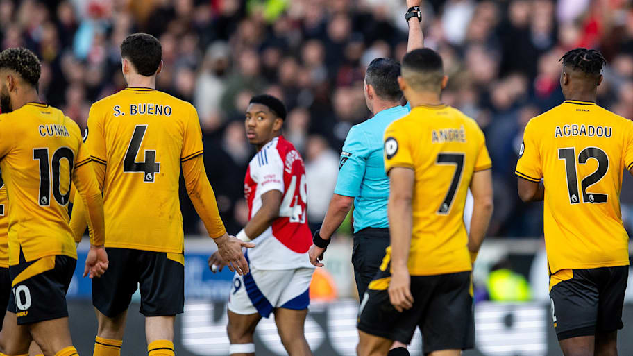 Lewis-Skelly Wolves red card