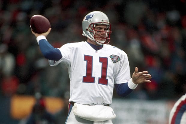 Jan 1, 1995; Cleveland, OH, USA; FILE PHOTO;  New England Patriots quarterback (11) Drew Bledsoe during the 1994 Wild Card Pl