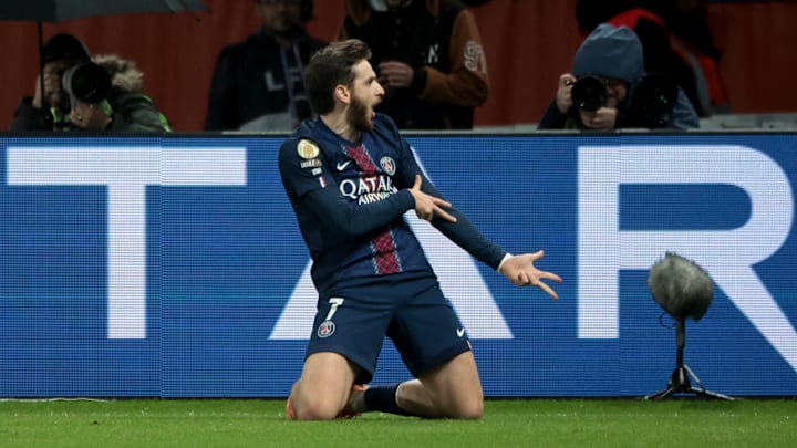 Khvicha Kvaratskhelia devrait débuter face à Metz. Khvicha Kvaratskhelia devrait débuter face à Metz.