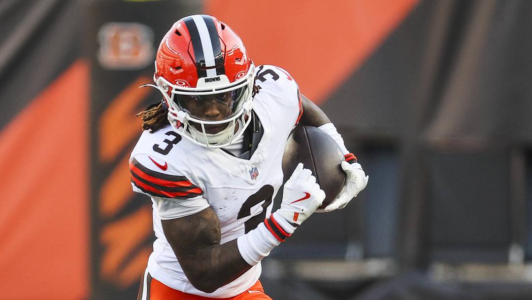 Jan 4, 2026; Cincinnati, Ohio, USA; Cleveland Browns wide receiver Jerry Jeudy (3) runs for yards after catch against the Cincinnati Bengals during the third quarter at Paycor Stadium. Mandatory Credit: Joseph Maiorana-Imagn Images