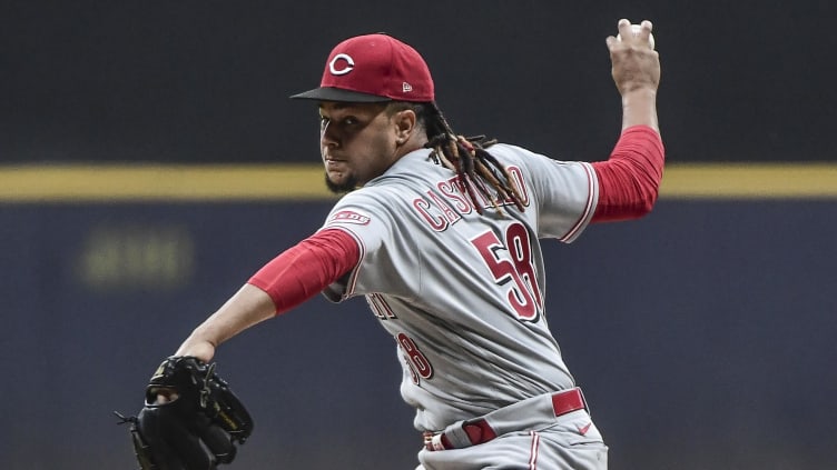 Cincinnati Reds pitcher Luis Castillo (58) pitches.