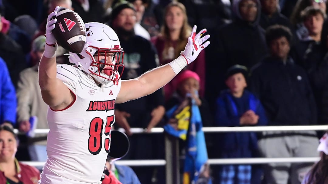 Louisville Cardinals tight end Nate Kurisky (85)