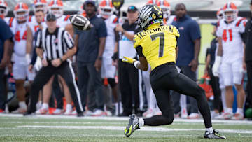 Oregon wide receiver Evan Stewart hauls in a pass as the No. 1 Oregon Ducks host the No. 21 Illinois Fighting Illini on Saturday, Oct. 26, 2024, at Autzen Stadium in Eugene, Ore.