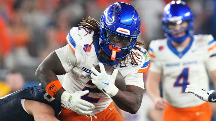 Dec 31, 2024; Glendale, AZ, US; Boise State Broncos running back Ashton Jeanty (2) tries to break past Penn State Nittany Lions linebacker Dominic DeLuca (0) during their Vrbo Fiesta Bowl matchup at State Farm Stadium. Dec 31, 2024; Glendale, AZ, US; Boise State Broncos running back Ashton Jeanty (2) tries to break past Penn State Nittany Lions linebacker Dominic DeLuca (0) during their Vrbo Fiesta Bowl matchup at State Farm Stadium.