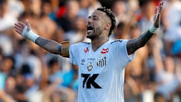 Neymar est de retour à Santos, son club formateur 